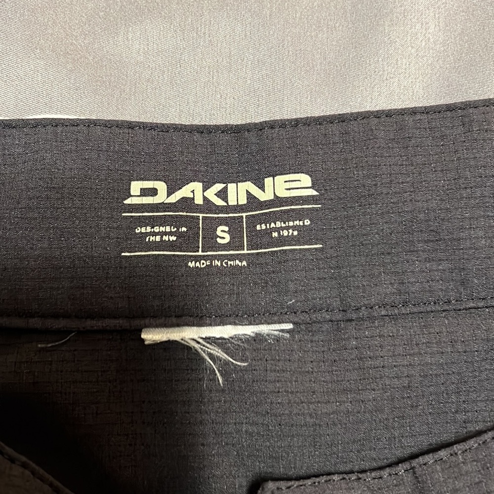 Dakine Black Athletic Men Shorts - Picture 2 of 5